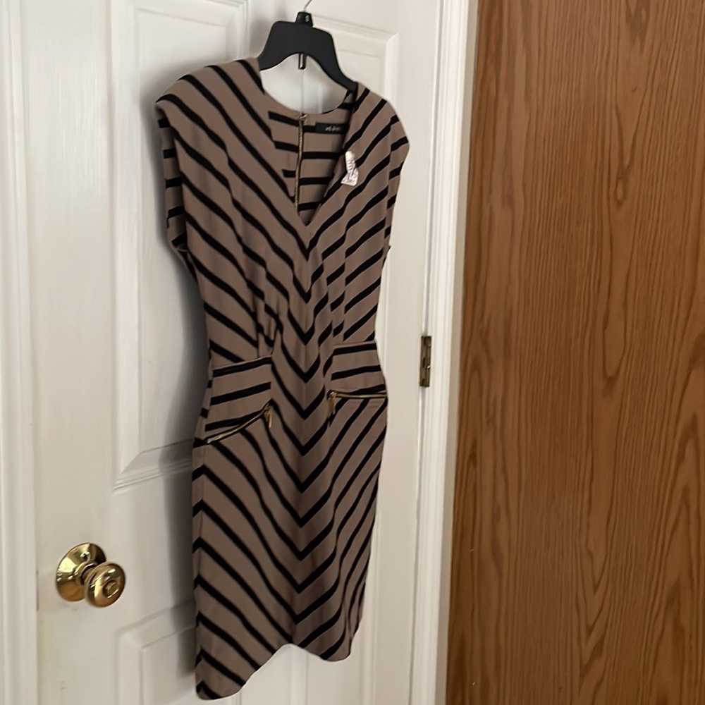 NEW with tags Ark & Co fabulous dress size small. Stunning!! - Picture 5 of 10